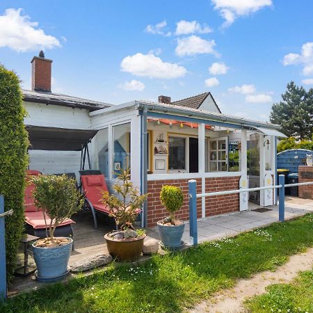 Beautiful Bungalow In Poel Near The Beach Fahrdorf  ภายนอก รูปภาพ