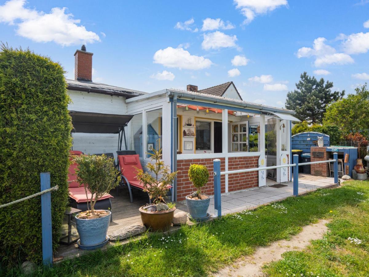 Beautiful Bungalow In Poel Near The Beach Fahrdorf  ภายนอก รูปภาพ