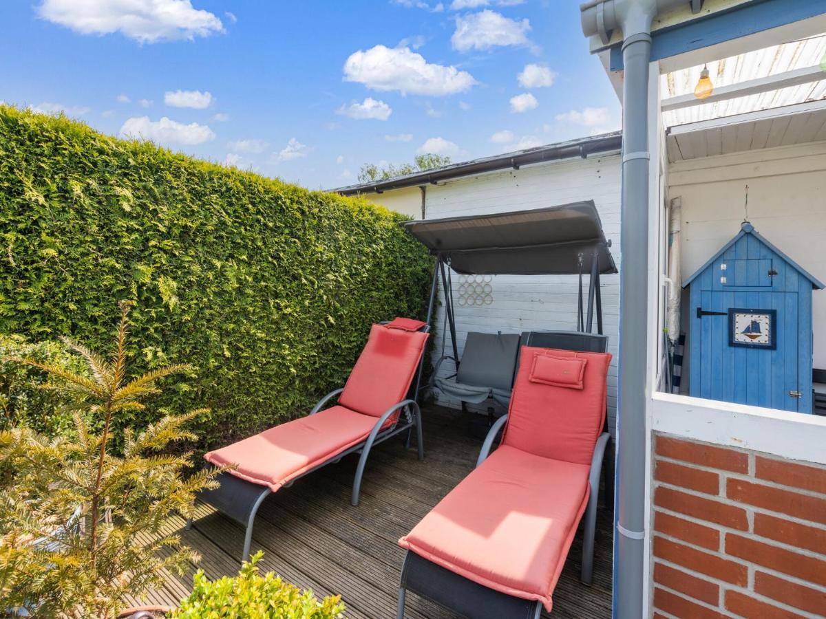 Beautiful Bungalow In Poel Near The Beach Fahrdorf  ภายนอก รูปภาพ