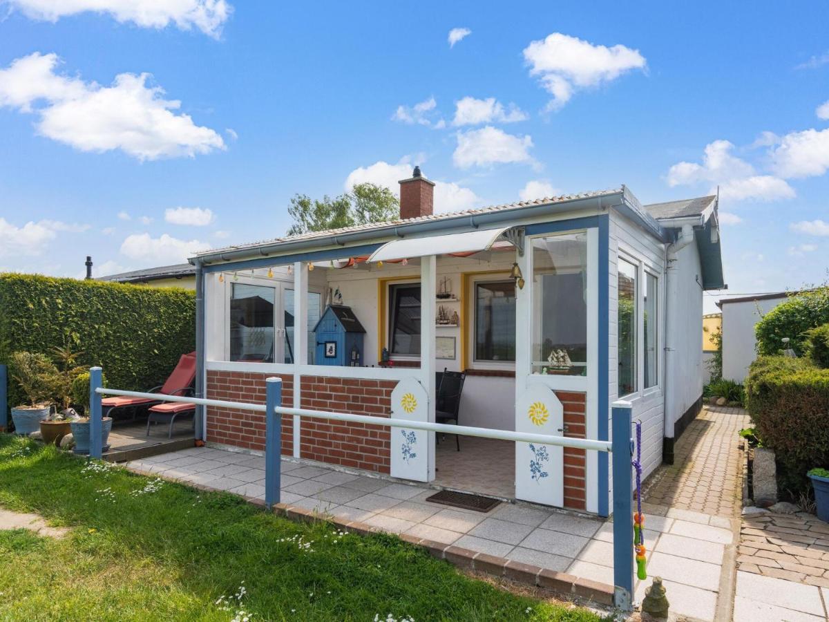 Beautiful Bungalow In Poel Near The Beach Fahrdorf  ภายนอก รูปภาพ