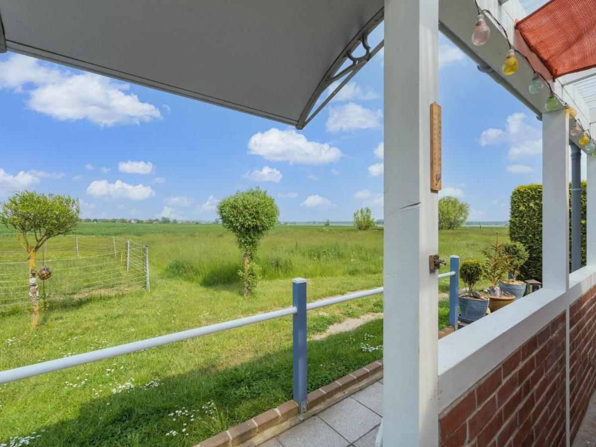 Beautiful Bungalow In Poel Near The Beach Fahrdorf  ภายนอก รูปภาพ
